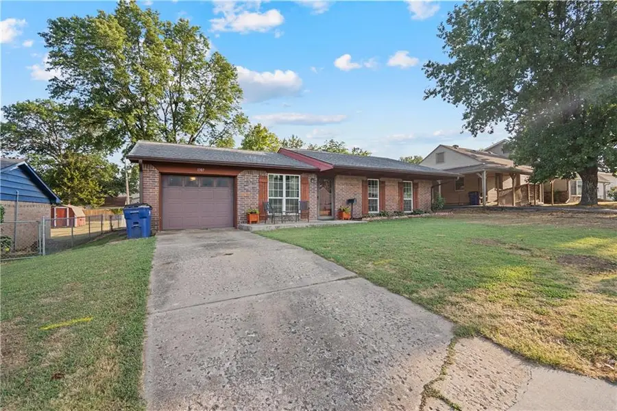 1307 W 1st Street, Coffeyville, KS 67337 - #2
