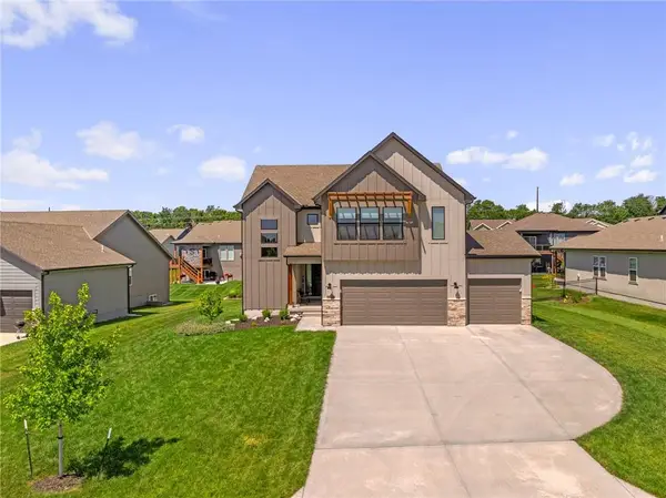 18738 Ocheltree Street, Spring Hill, KS 66083