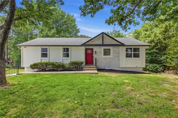 3702 NE Grant Street, Lee's Summit, MO 64064