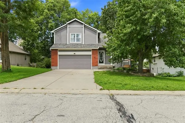 1207 SW Eastman Court, Blue Springs, MO 64015
