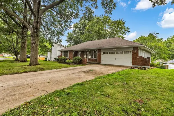 1235 SW Horizon Drive, Blue Springs, MO 64015