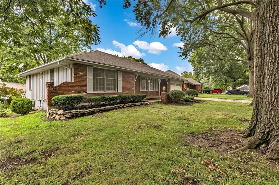 1235 SW Horizon Drive, Blue Springs, MO 64015 - #2