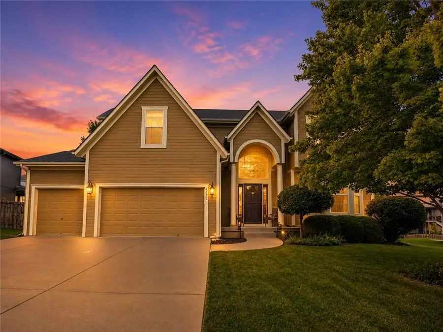 2220 Hawk View Road, Lees Summit, MO 64082 - #2