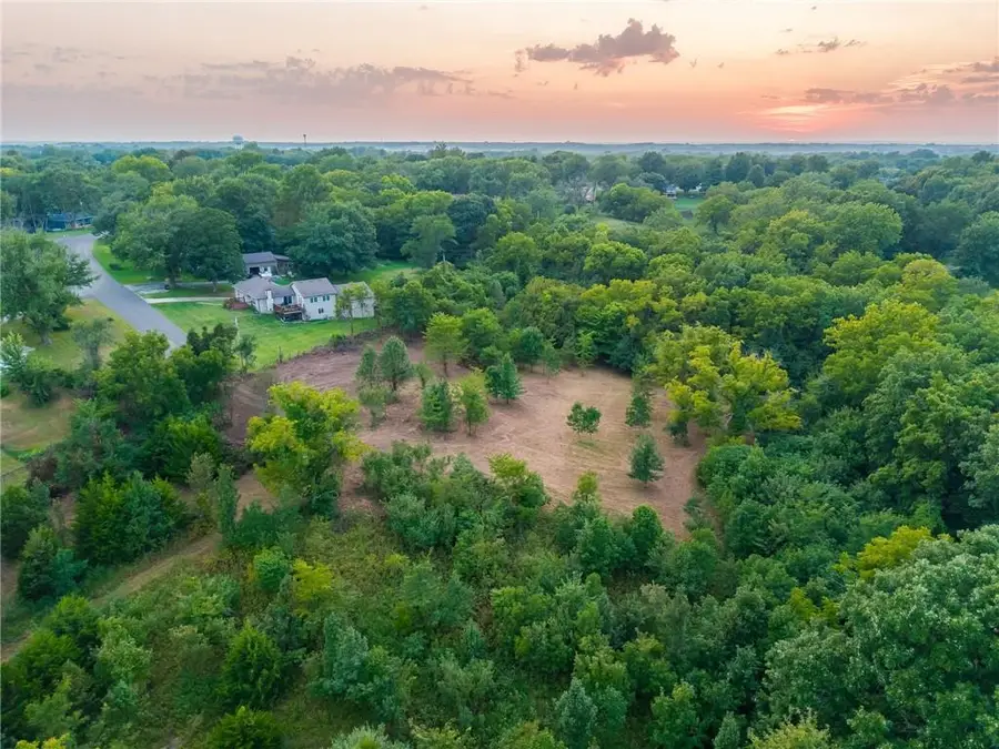 NW Sage Avenue, Parkville, MO 64152 - #2