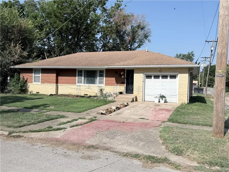 409 N 15th Street, Independence, KS 67301 - #2
