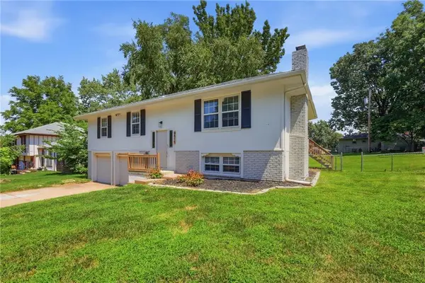 8815 N Grand Avenue, Kansas City, MO 64155