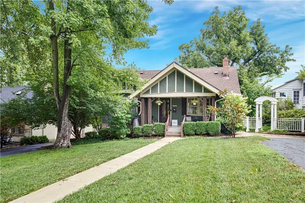 4921 Wyoming Street, Kansas City, MO 64112 - #1