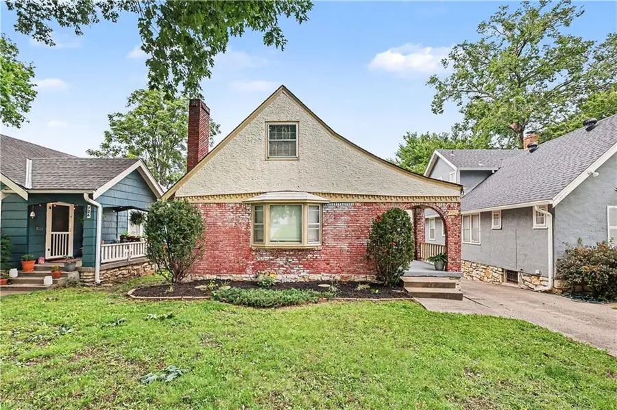 728 E 63rd Terrace, Kansas City, MO 64110 - #2