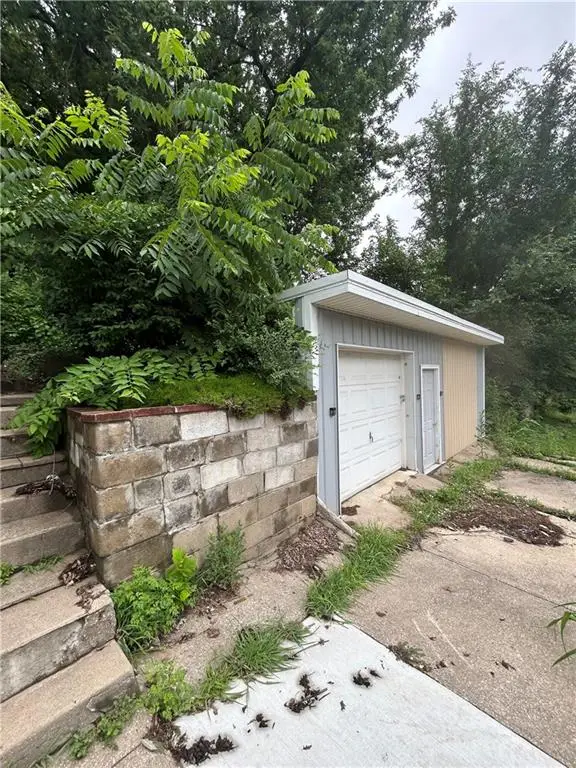 1221 Prospect Avenue, Saint Joseph, MO 64505 - #2