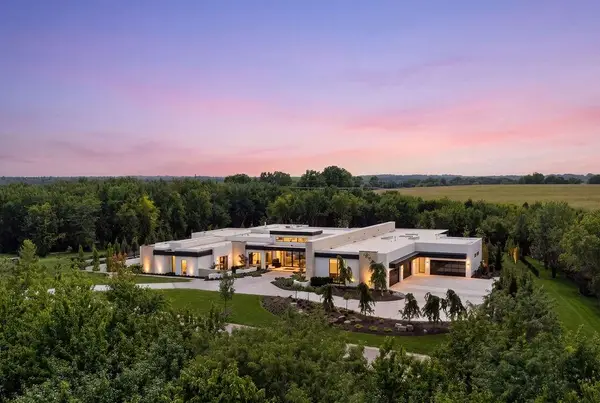17460 Galloway Drive, Stilwell, KS 66085