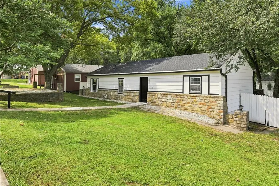 8310 Ottawa Street, De Soto, KS 66018 - #3