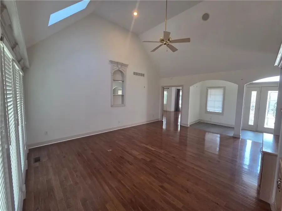 6095 Westwood Court, Parkville, MO 64152 - #2