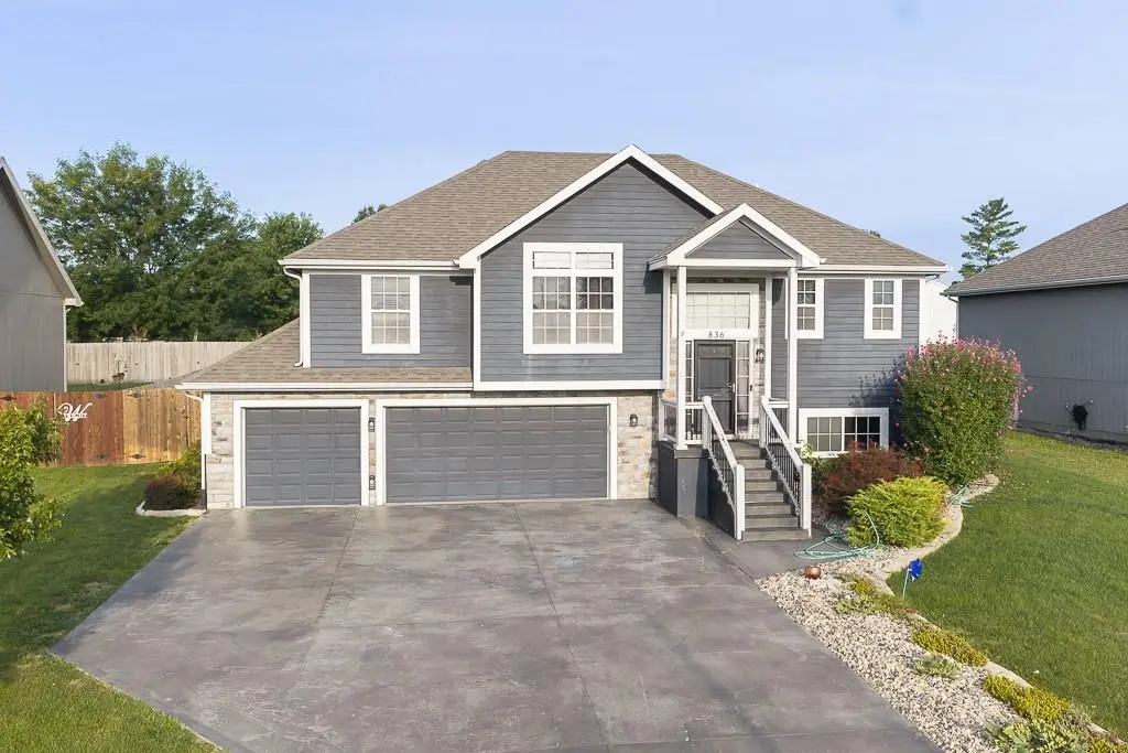 836 N Oak Terrace, Tonganoxie, KS 66086 - #1