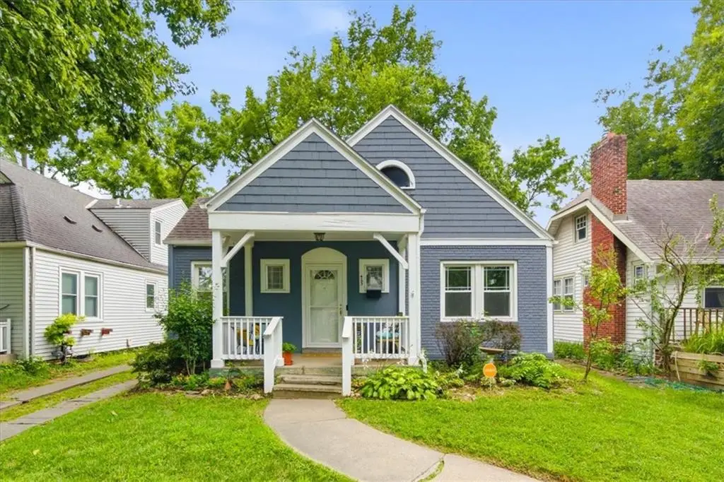 425 E 70th Street, Kansas City, MO 64131 - #1