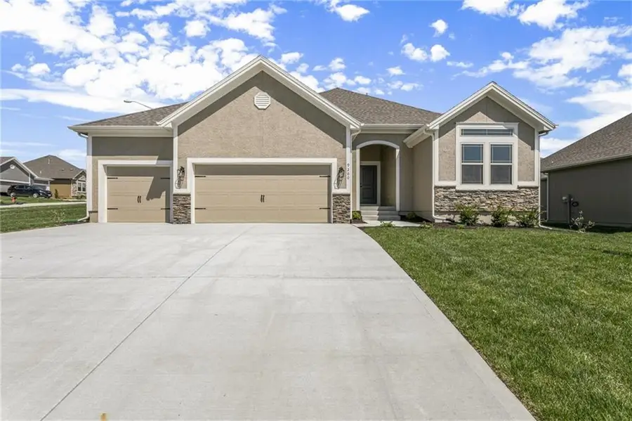 3315 NW 93rd Street, Kansas City, MO 64154 - #2