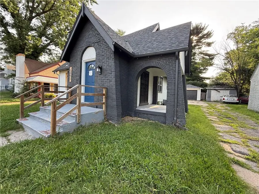 6445 S Benton Avenue, Kansas City, MO 64132 - #2