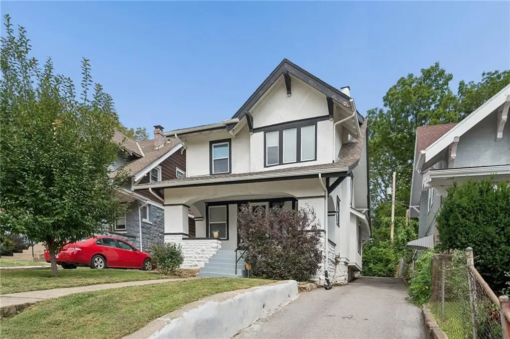 4115 Chestnut Avenue, Kansas City, MO 64130 - #1