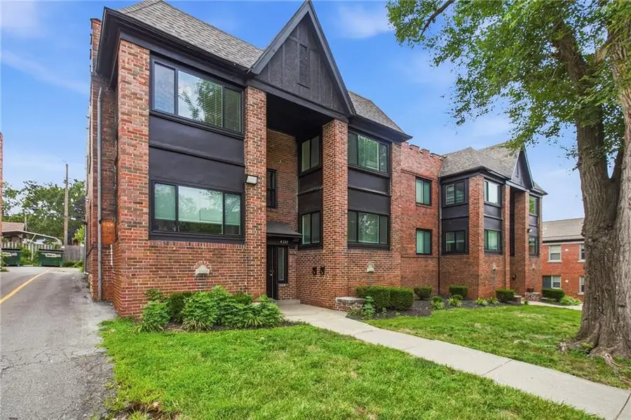 4335 Mercier Street, Kansas City, MO 64111 - #3