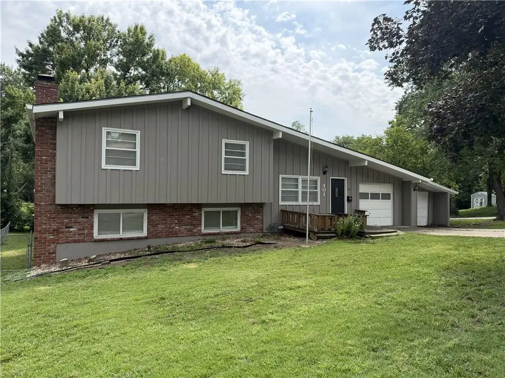 401 E 90th Terrace, Kansas City, MO 64131 - #1