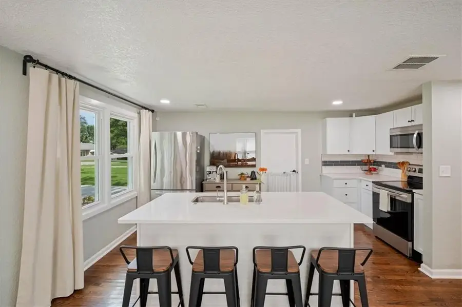 605 E 90th Street, Kansas City, MO 64131 - #2