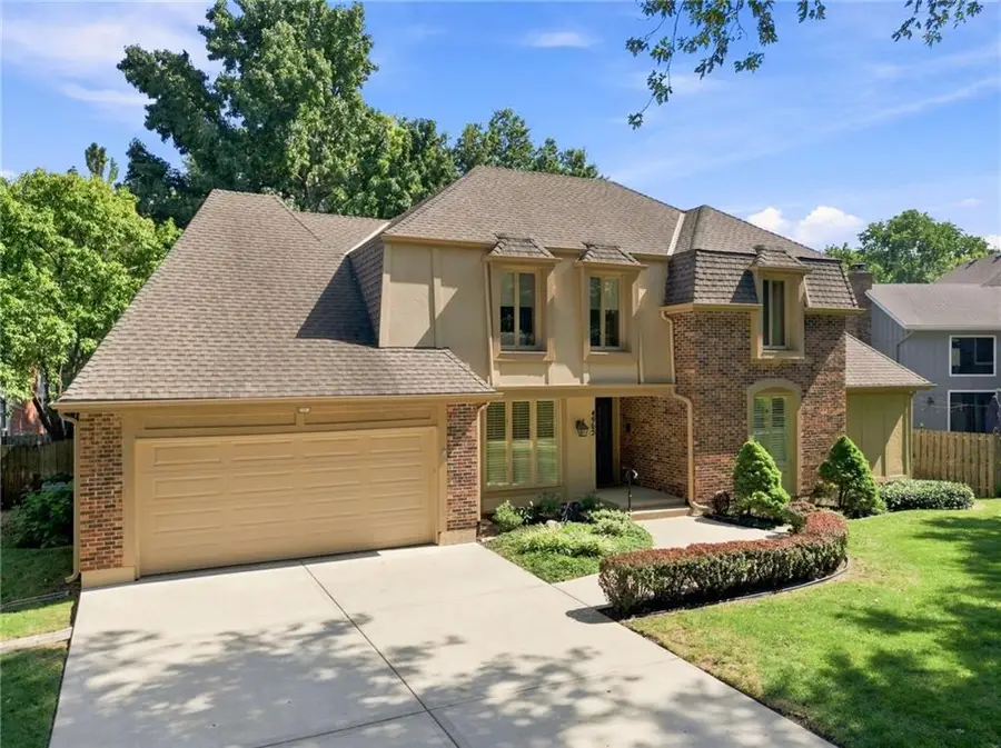 4965 Somerset Drive, Prairie Village, KS 66207 - #2