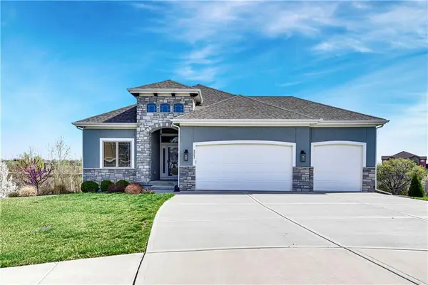 8003 W 166th Terrace, Overland Park, KS 66085