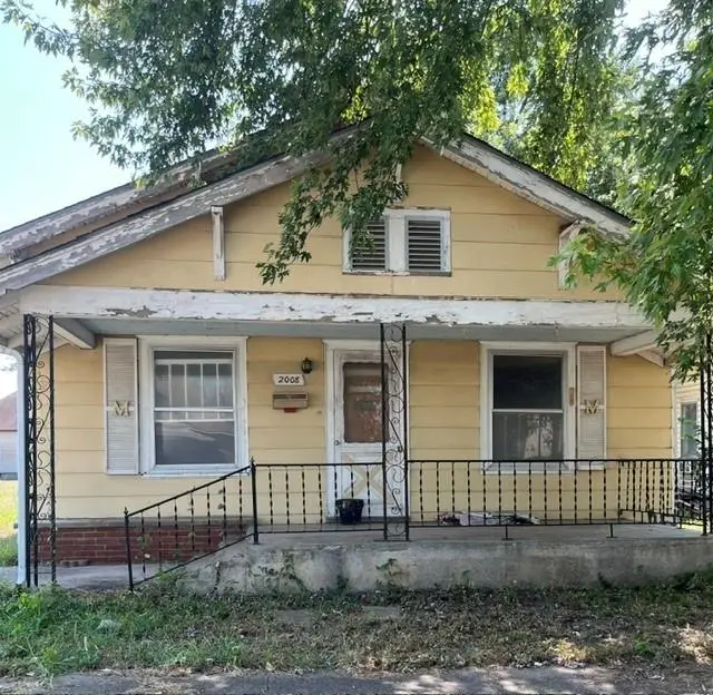 2008 Grand Avenue, Parsons, KS 67357 - #2