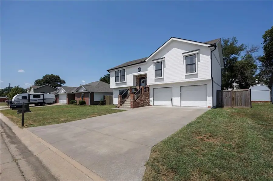 110 E John Street, Coffeyville, KS 67337 - #3