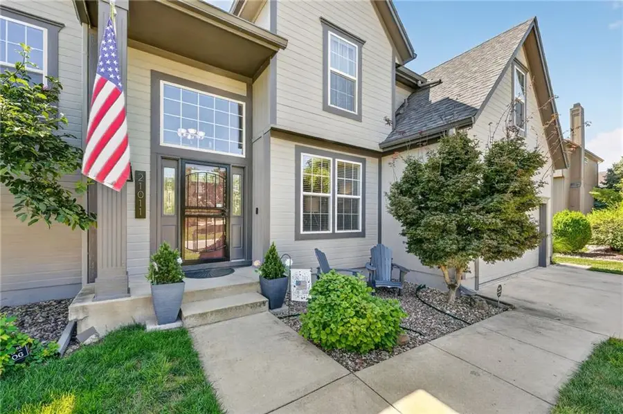 21011 W 54th Street, Shawnee, KS 66218 - #3