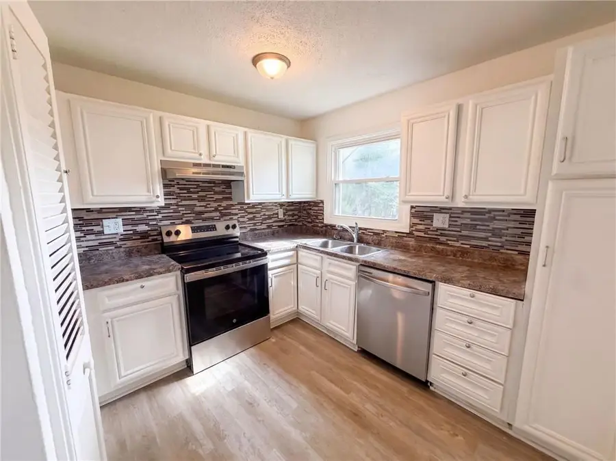11121 Herrick Avenue, Kansas City, MO 64134 - #2