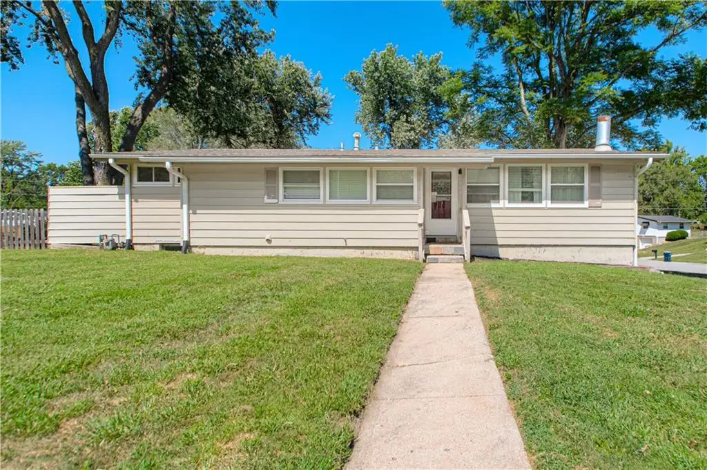 6904 NW Belvidere Parkway, Kansas City, MO 64152 - #1
