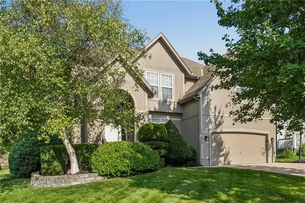 12178 S Prairie Creek Parkway, Olathe, KS 66062