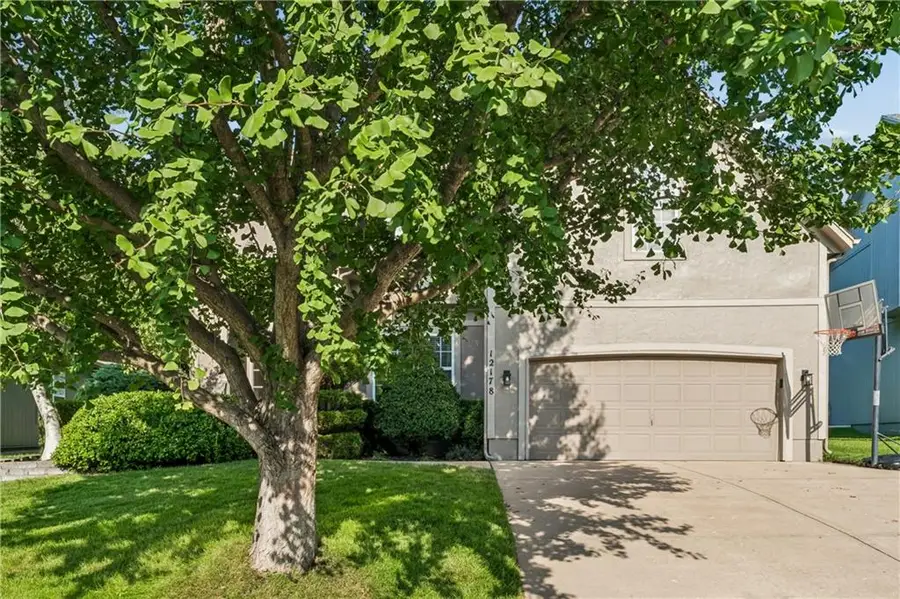 12178 S Prairie Creek Parkway, Olathe, KS 66062 - #2