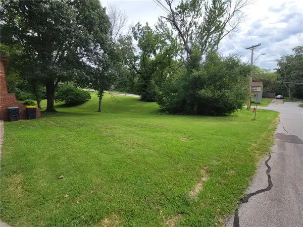 8132 E 74th Street, Kansas City, MO 64133