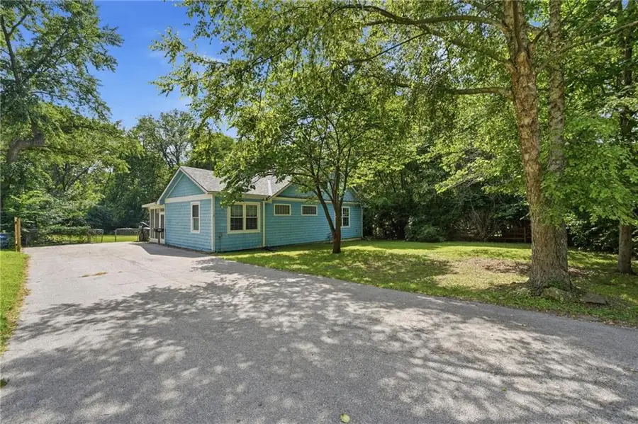 1109 E Gudgell Avenue, Independence, MO 64055 - #3