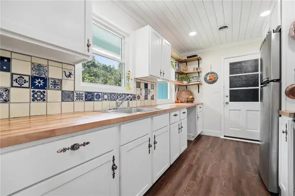 2528 Moundview Drive, Lawrence, KS 66049