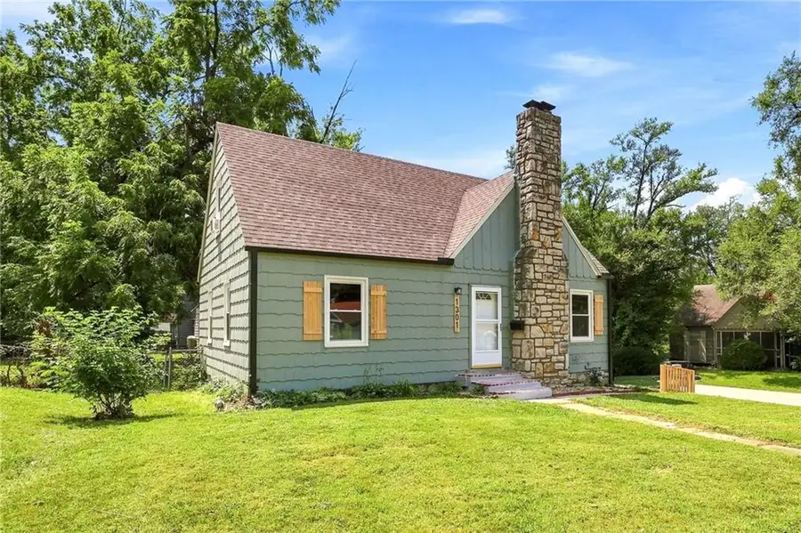 1301 E 80th Street, Kansas City, MO 64131 - #3
