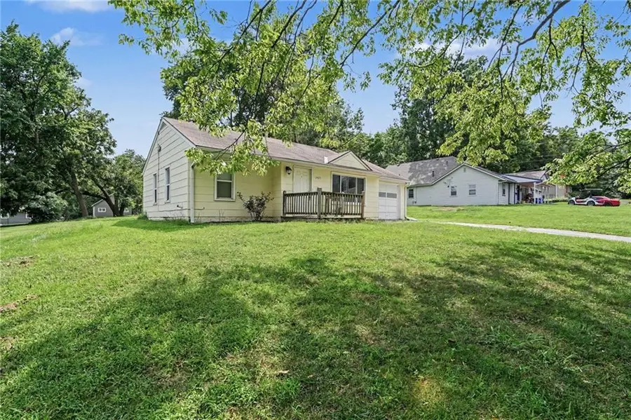 1405 E 133rd Street, Grandview, MO 64030 - #2