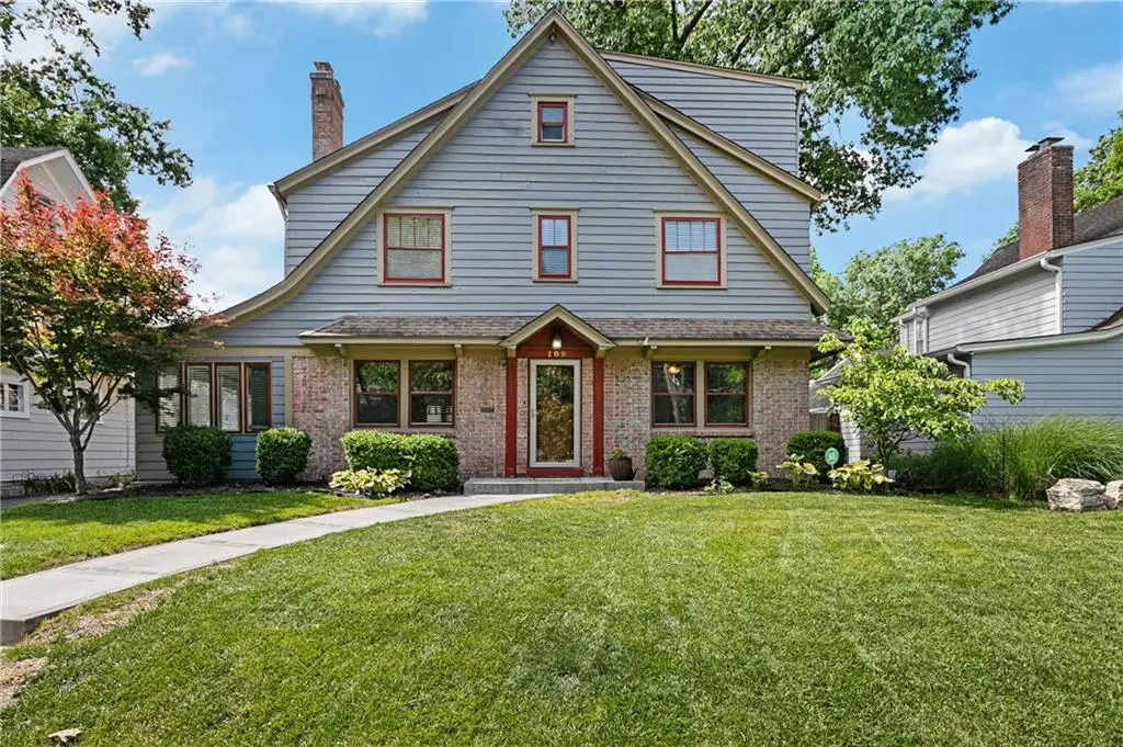 109 W 65th Street, Kansas City, MO 64113 - #1