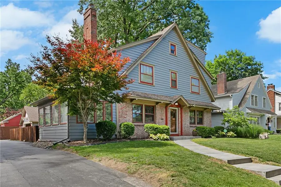 109 W 65th Street, Kansas City, MO 64113 - #3