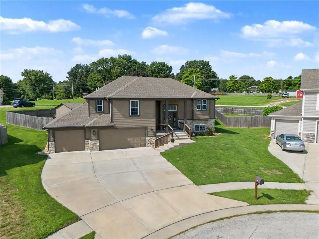 1401 NE 182nd Street, Smithville, MO 64089 - #1