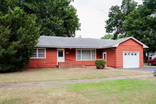 300 Huston Avenue, Altamont, KS 67330