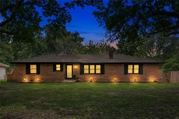 200 SW 20th Terrace, Oak Grove, MO 64075