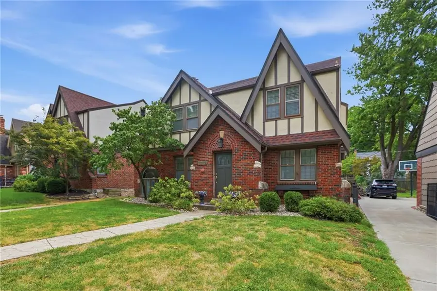 1279 W 72nd Terrace, Kansas City, MO 64114 - #2