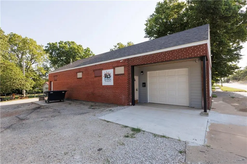 421 Washington Street, Fredonia, KS 66736 - #1