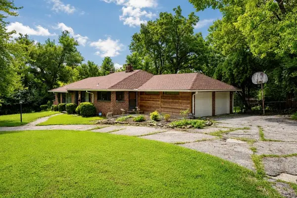 221 E 97th Street, Kansas City, MO 64114
