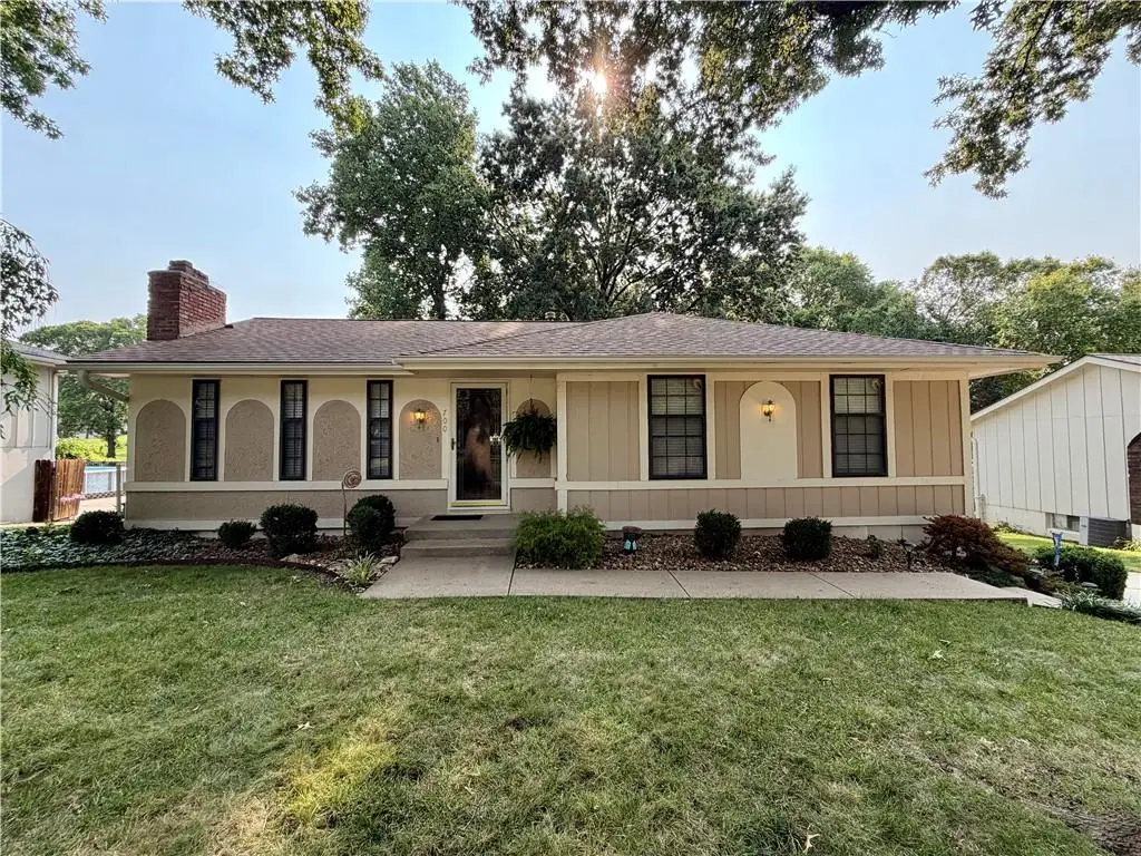 700 SW 24th Street, Blue Springs, MO 64015 - #1