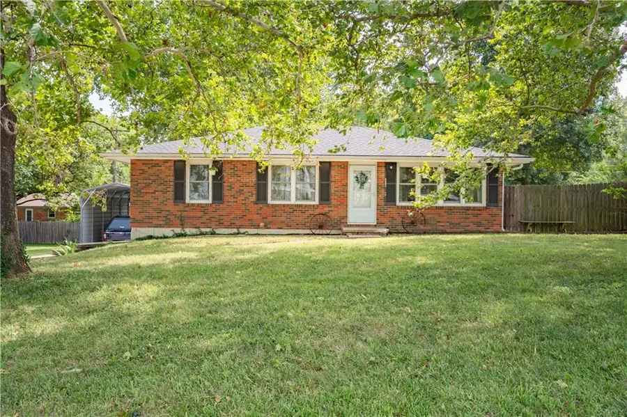 903 West Street, Tonganoxie, KS 66086 - #2