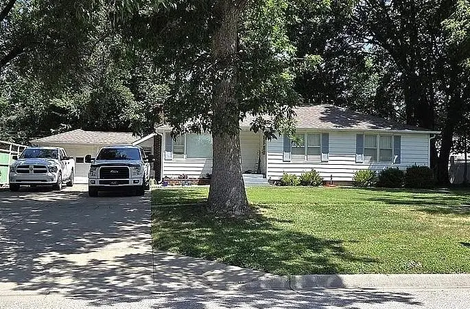 720 Neosho Street, Burlington, KS 66839 - #1