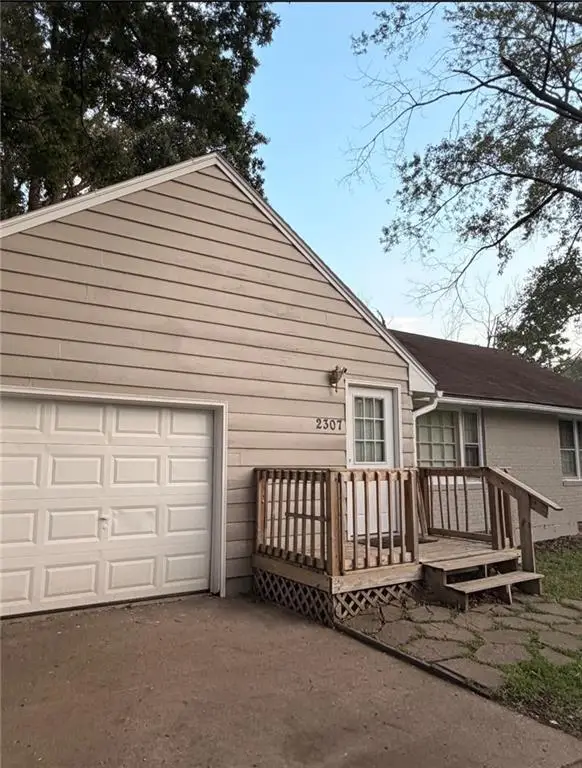 2307 NE 37th Terrace, Kansas City, MO 64116 - #2